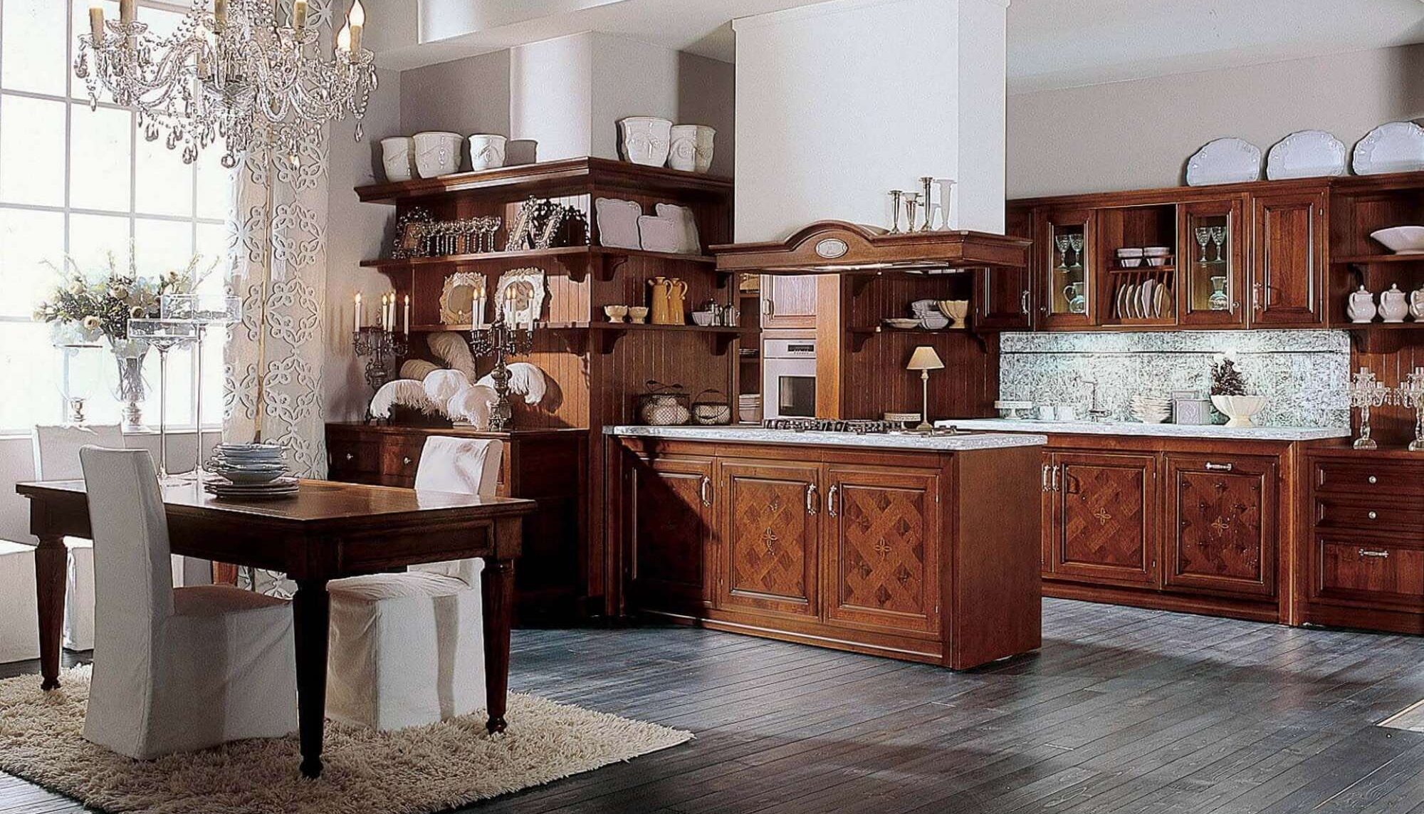 Cucine su misura di lusso in stile classico in noce nazionale massiccio